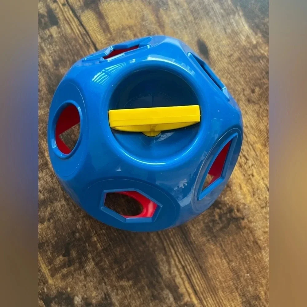 Tupperware | Shape-O children’s toy.